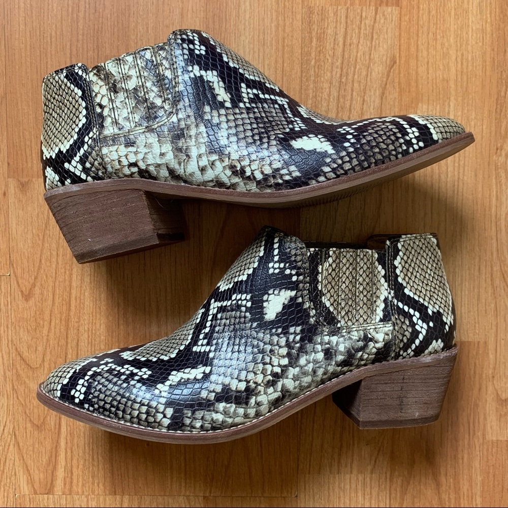 New Madewell Low Chelsea Boots in Snake Embossed Leather